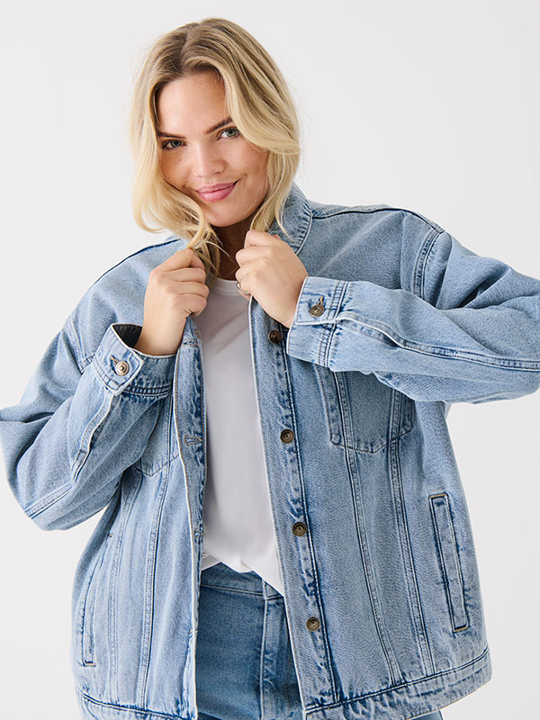 CAROCEAN - Plus Size Jakke fra Only Carmakoma