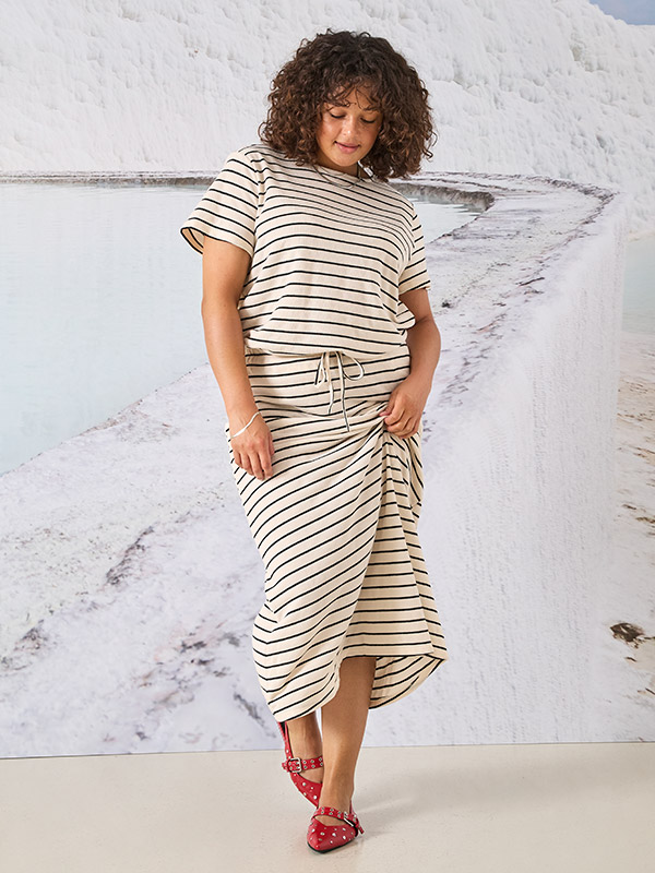 CARJANA - Plus Size Skjørt fra Only Carmakoma