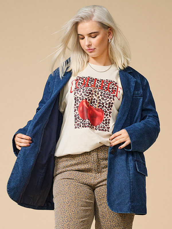 CARKOURTNEY - Plus Size T-shirt fra Only Carmakoma