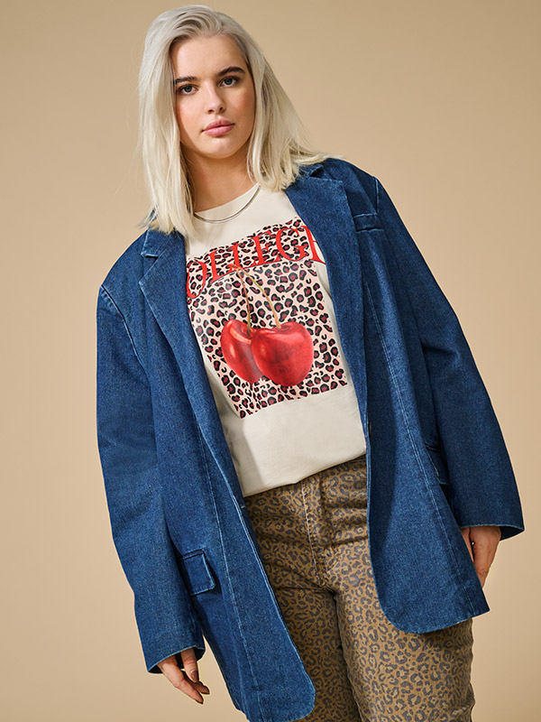 CARKOURTNEY - Plus Size T-shirt fra Only Carmakoma