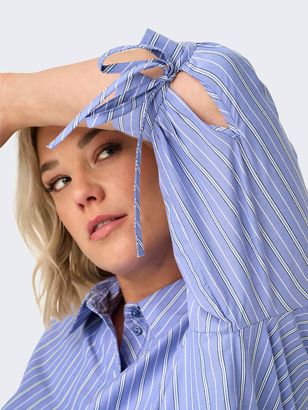 CARBJORG - Plus Size Kjole fra Only Carmakoma