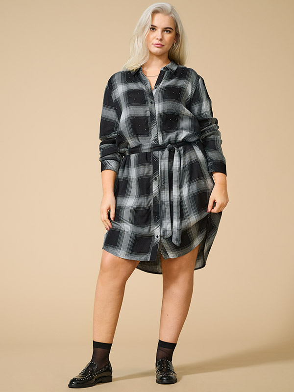 CARRILEY - Plus Size Kjole fra Only Carmakoma