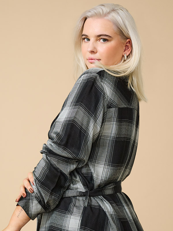 CARRILEY - Plus Size Kjole fra Only Carmakoma