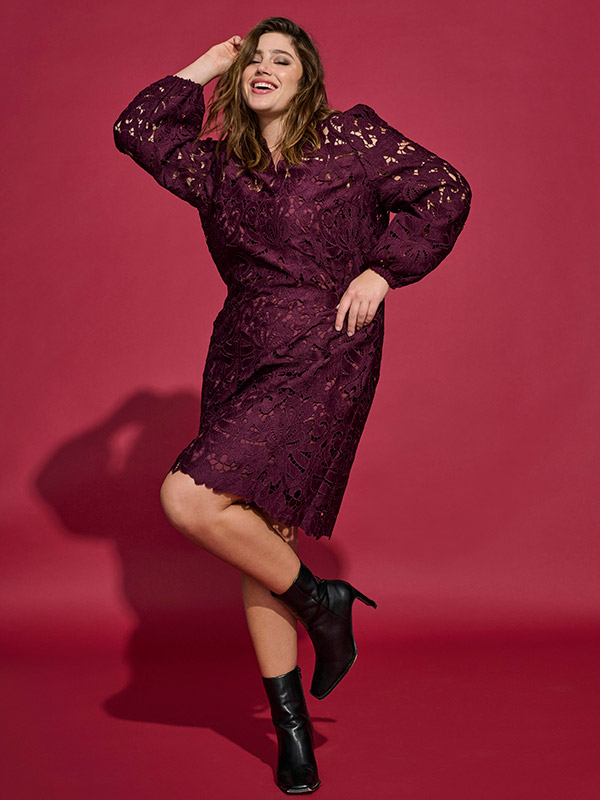 CARGELINA - Plus Size Kjole fra Only Carmakoma