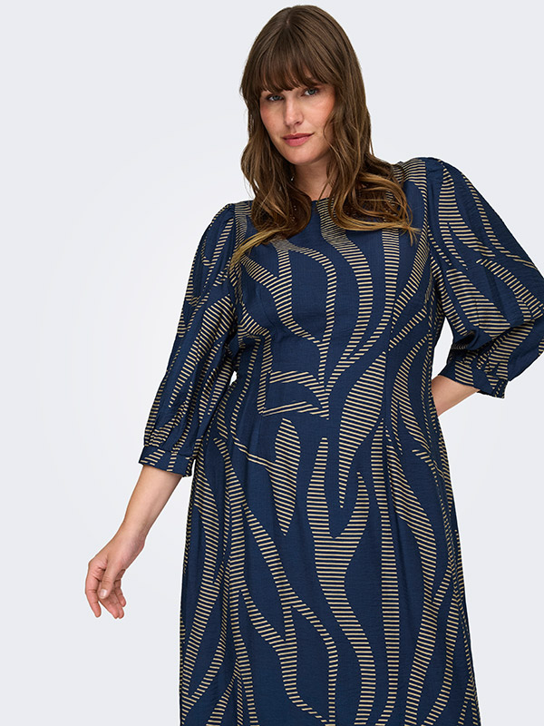 CARFANNIL - Plus Size Kjole fra Only Carmakoma
