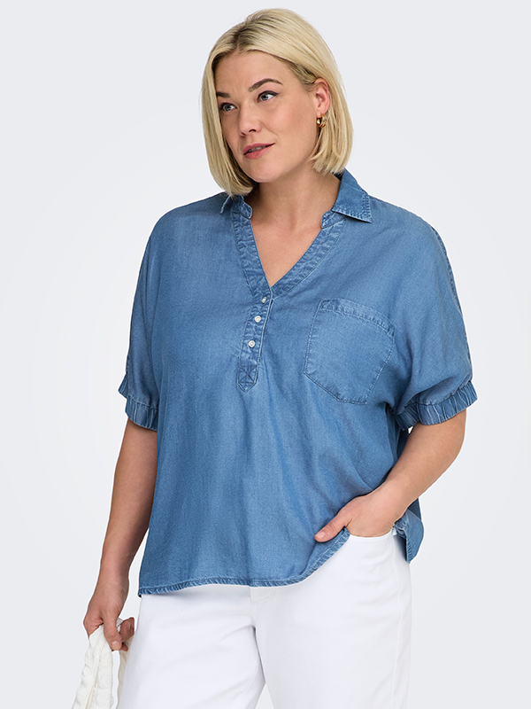CARCHARIS - Plus Size Bluse fra Only Carmakoma
