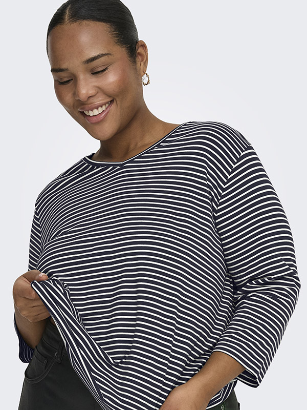 CARLINA - Plus Size Bluse fra Only Carmakoma