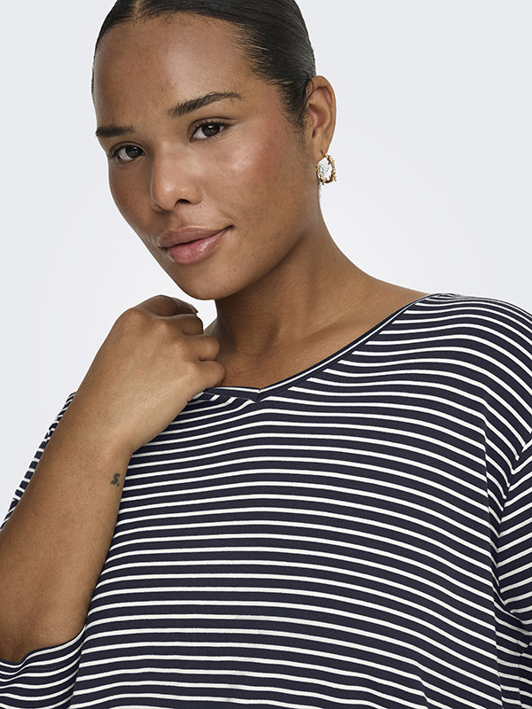 CARLINA - Plus Size Bluse fra Only Carmakoma