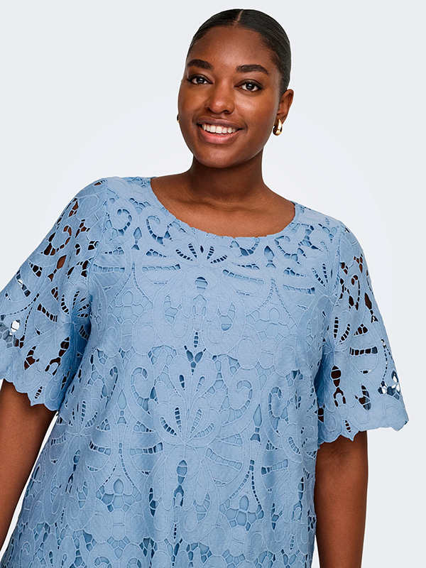 CARGELINA - Plus Size Kjole fra Only Carmakoma