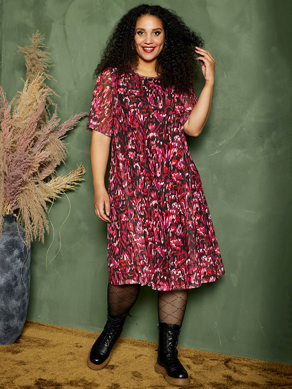 ANAHI - Plus Size Kjole fra Zhenzi