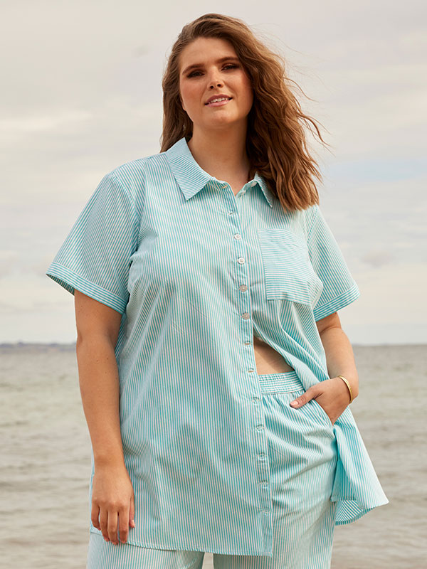 SANDRA - Plus Size Skjorte fra Zhenzi