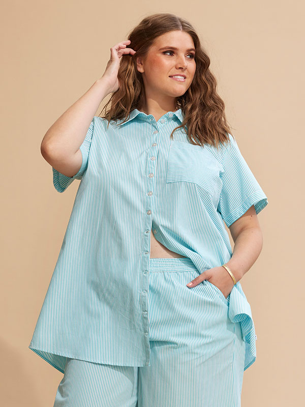 SANDRA - Plus Size Skjorte fra Zhenzi