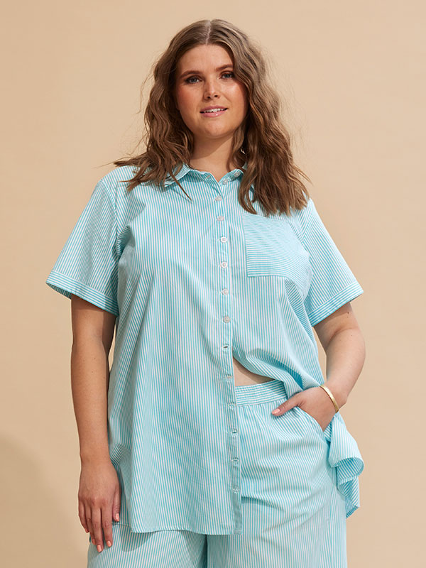 SANDRA - Plus Size Skjorte fra Zhenzi