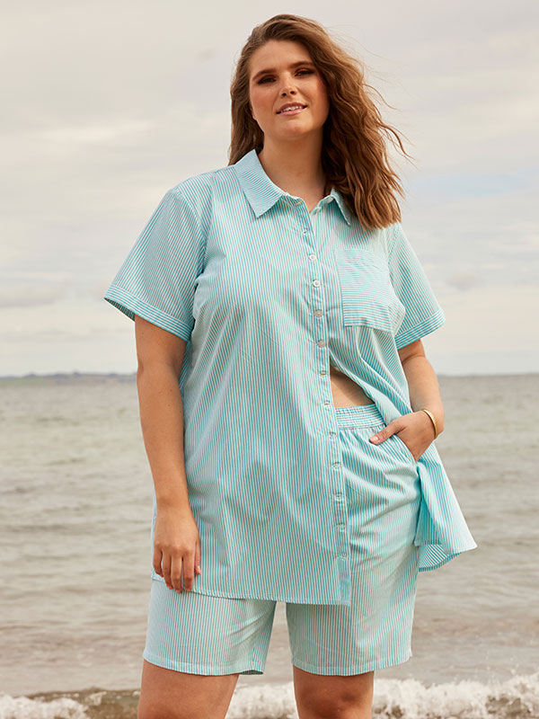 SANDRA - Plus Size Shorts fra Zhenzi