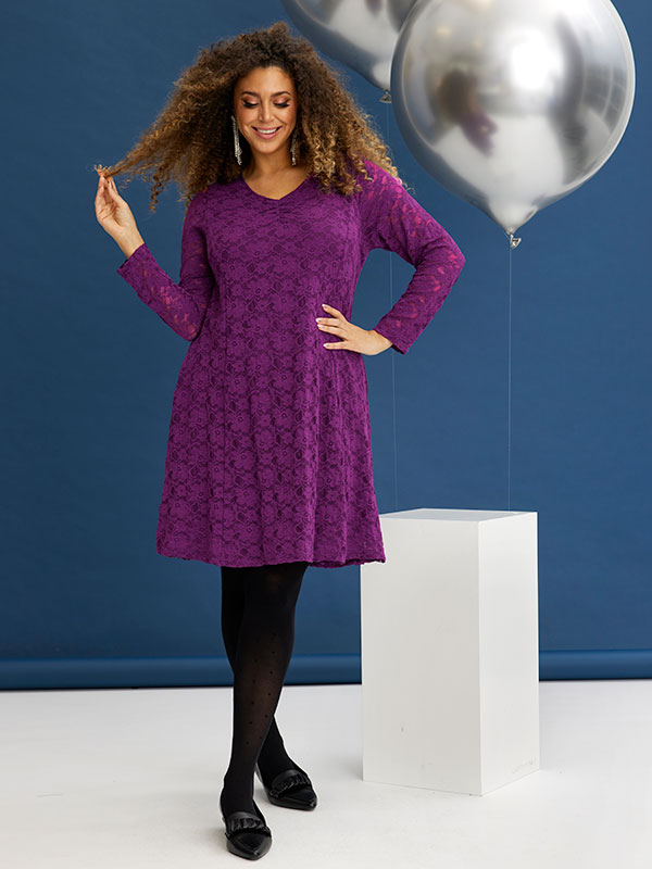 NEOLA - Plus Size Kjole fra Zhenzi