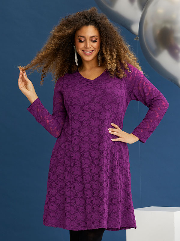 NEOLA - Plus Size Kjole fra Zhenzi
