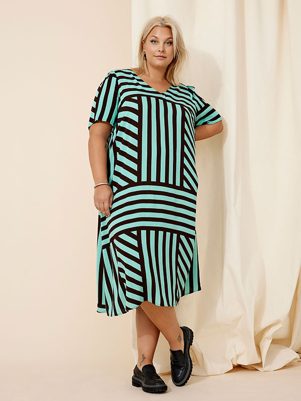 CARCAYLEE - Plus Size Kjole fra Only Carmakoma