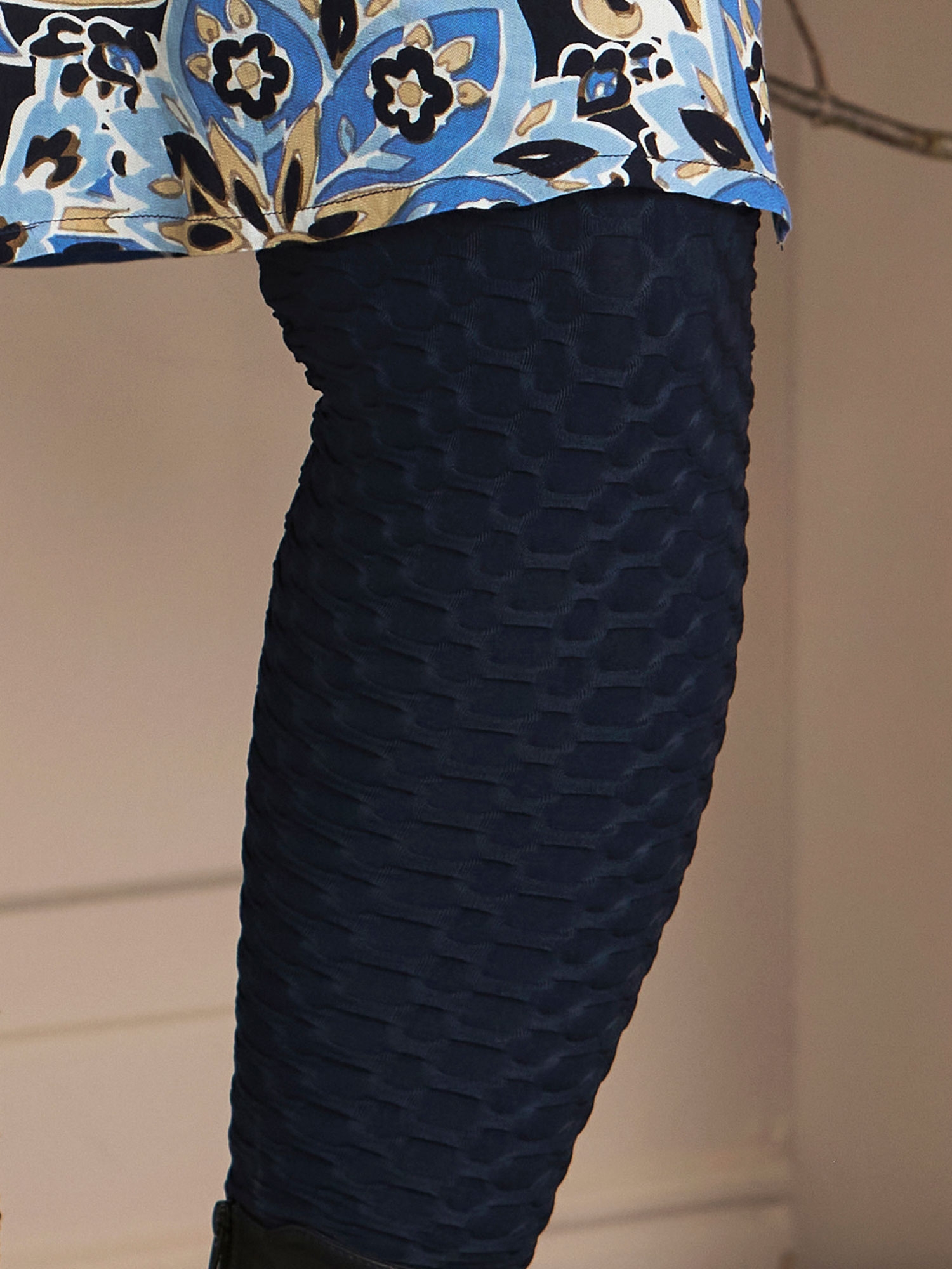  ROMY - Marineblå stretch leggings med 3-D struktur fra Zhenzi