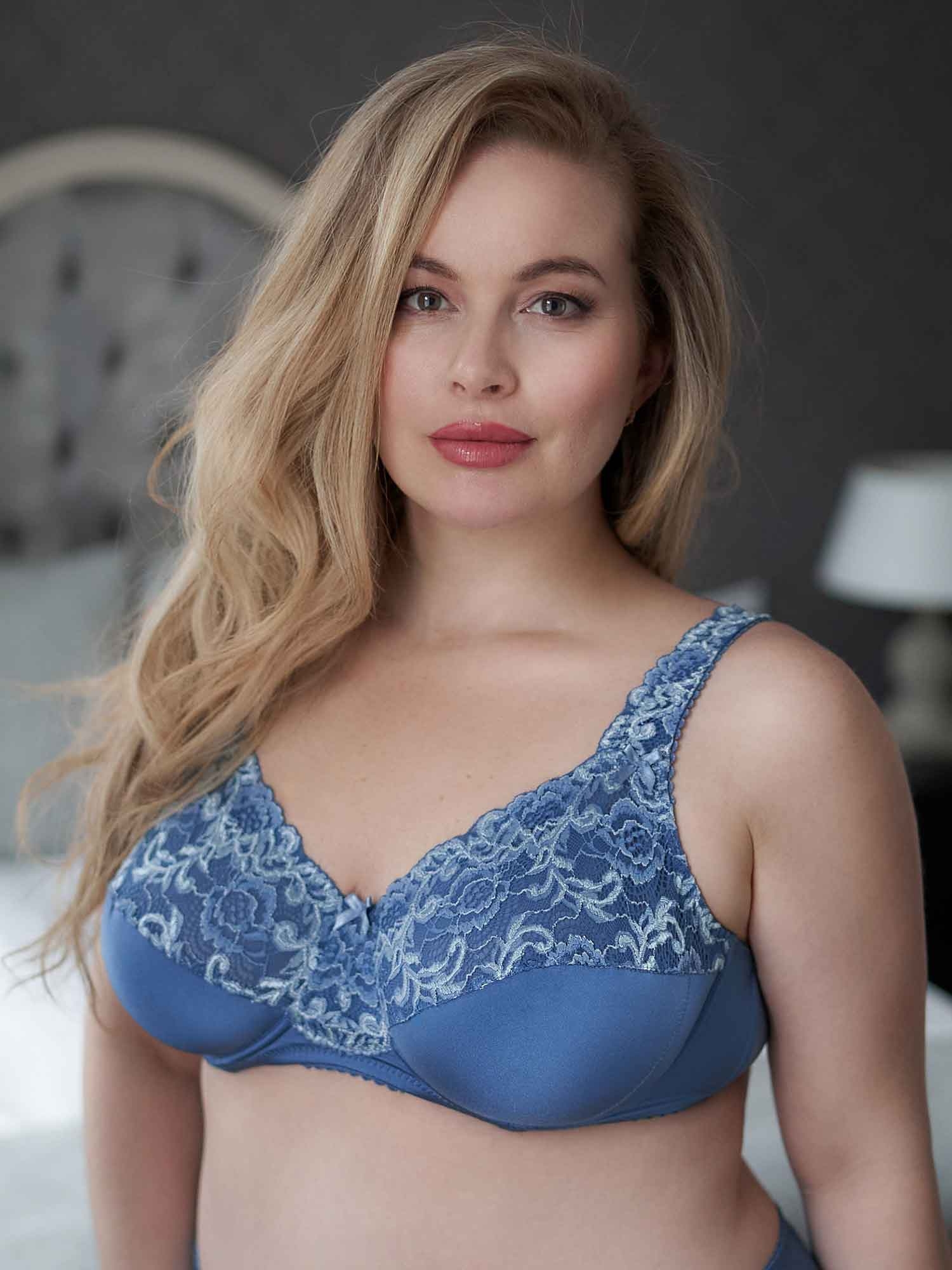 BEATE PLAIN - Plus Size BH med bøyle fra Plaisir