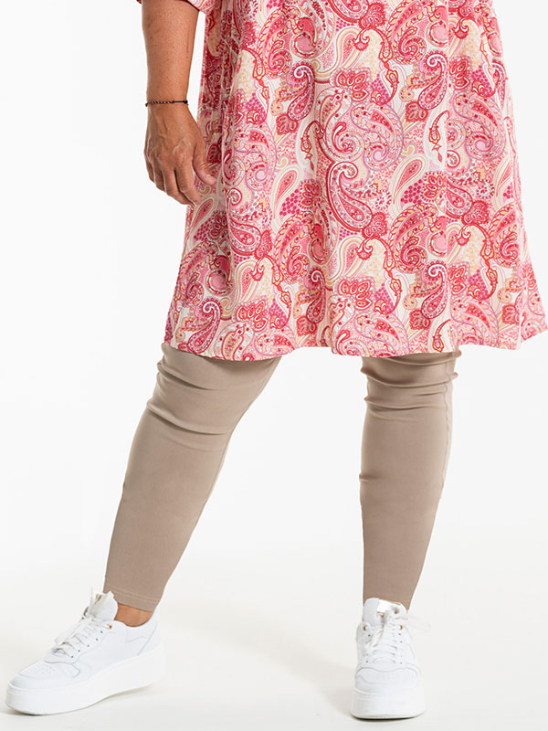 CLARA - Plus Size Bukser fra Gozzip