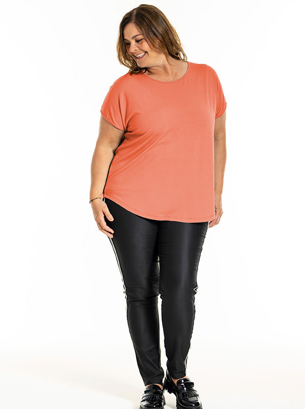 GITTE - Plus Size T-shirt fra Gozzip