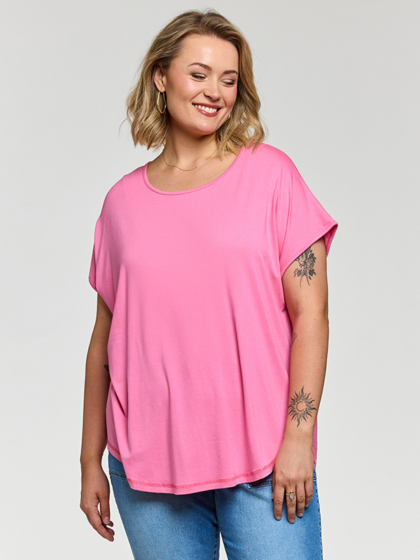 GGITTE - Plus Size T-skjorte fra Gozzip