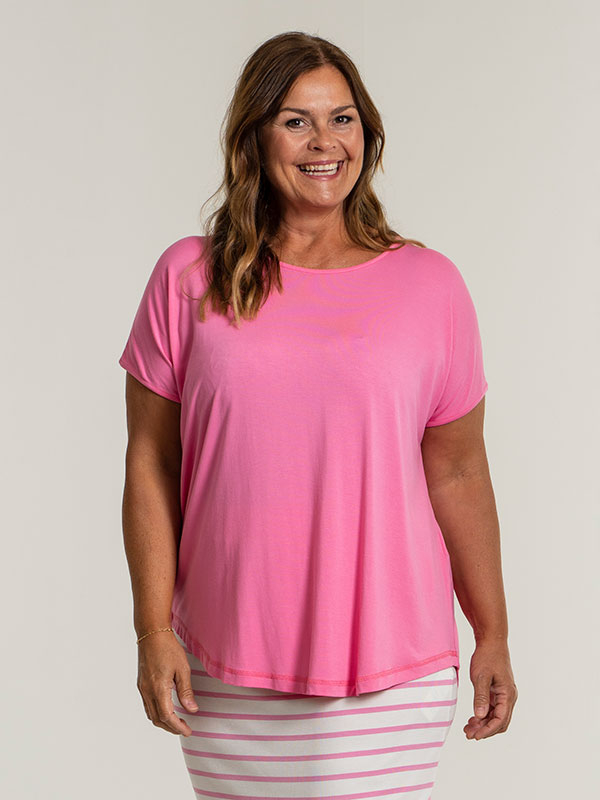 GITTE - Rosa t-skjorte i god viskosejersey  fra Gozzip