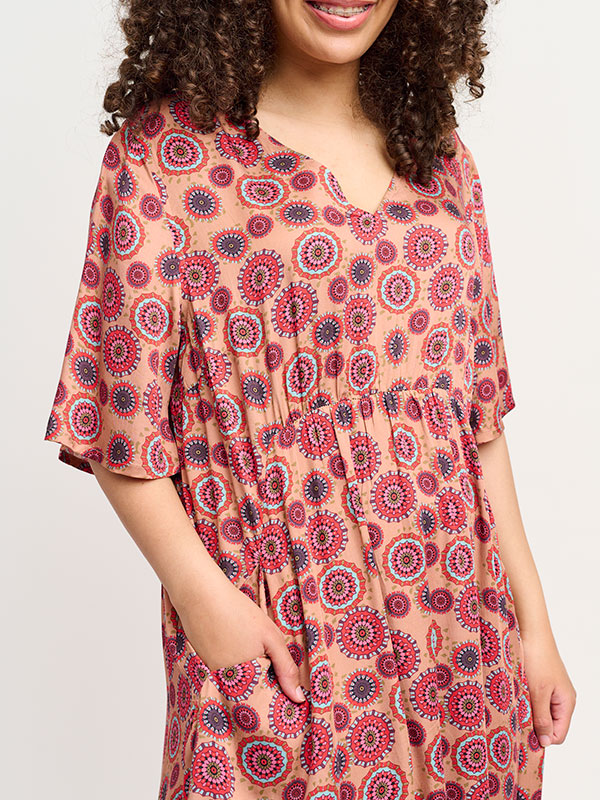 EEA - Plus Size Kjole fra Adia