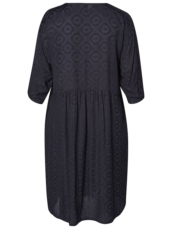 ERNA - Plus Size Kjole fra Adia