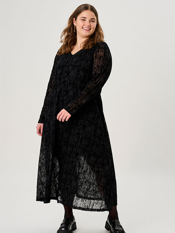 ADGERLY - Plus Size Kjole fra Adia