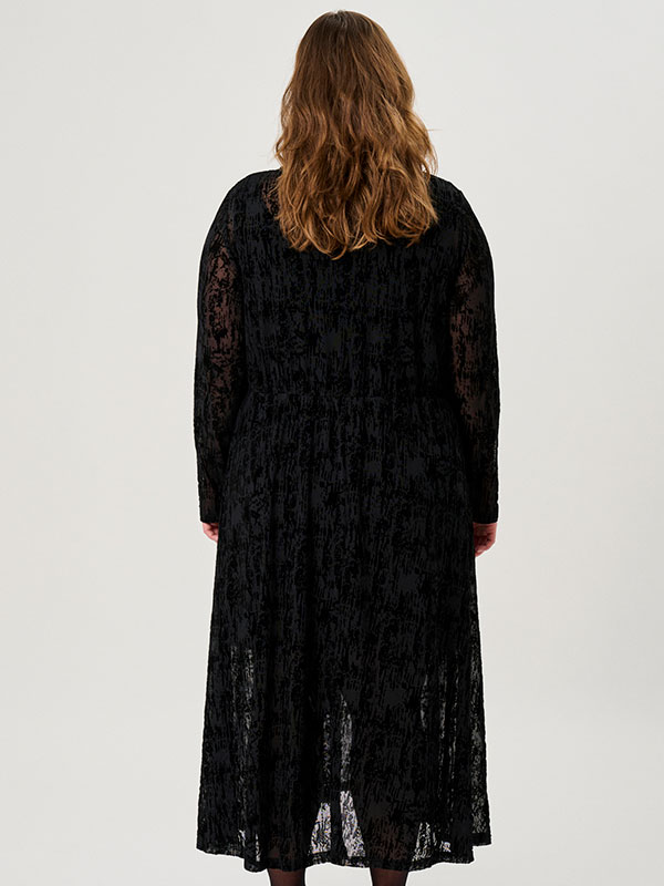 ADGERLY - Plus Size Kjole fra Adia