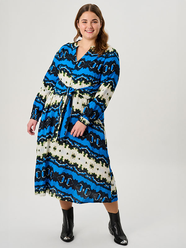 ADGHITA - Plus Size Kjole fra Adia