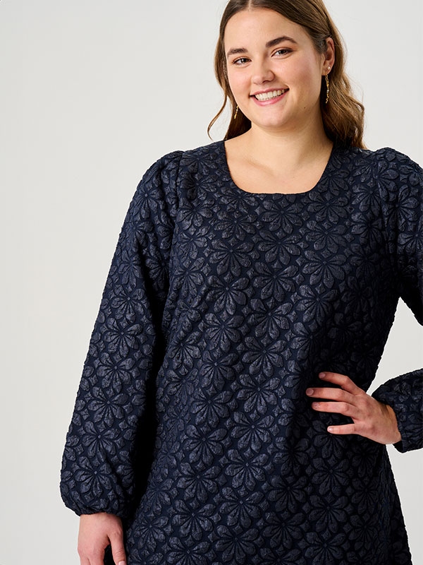 ADGRETHE - Plus Size Kjole fra Adia