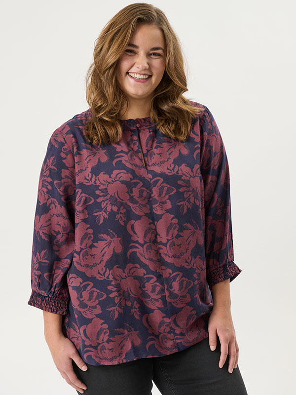 ADRAGNHILD - Plus Size Bluse fra Adia