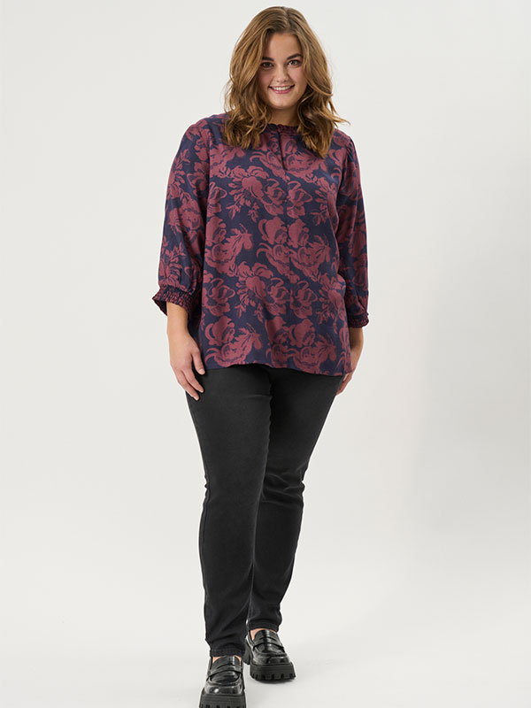 ADRAGNHILD - Plus Size Bluse fra Adia
