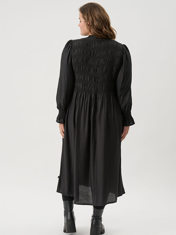 ADRAHMO - Plus Size Kjole fra Adia