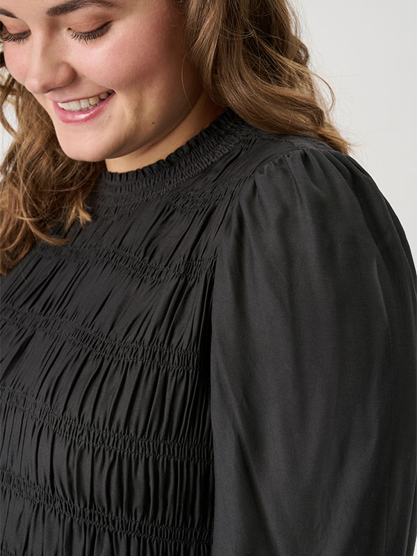 ADRAHMO - Plus Size Kjole fra Adia