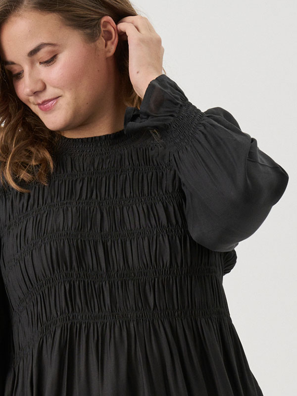 ADRAHMO - Plus Size Kjole fra Adia