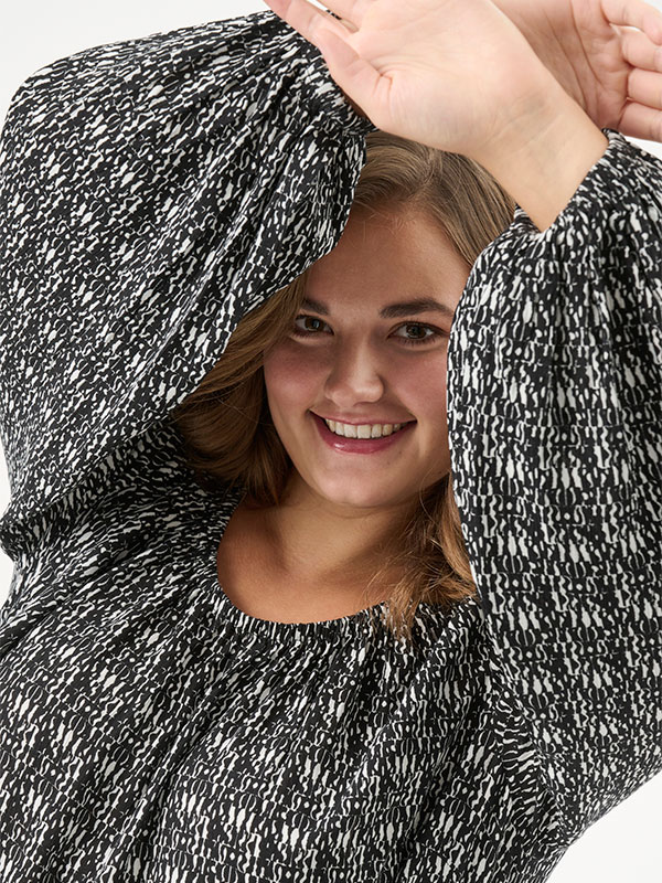 ADRECIL - Plus Size Kjole fra Adia