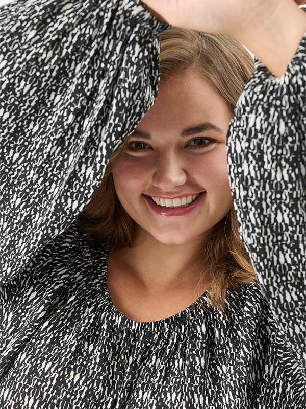 ADRECIL - Plus Size Kjole fra Adia