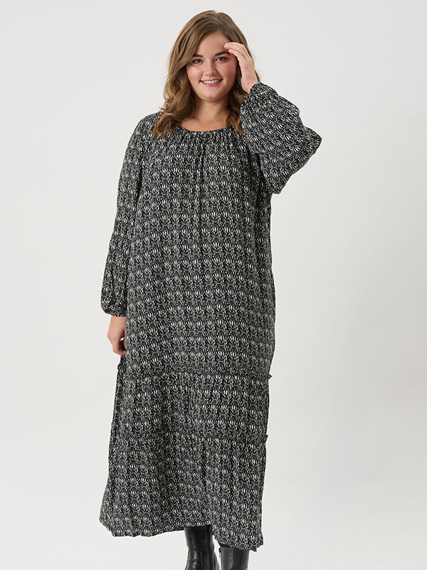 ADRECIL - Plus Size Kjole fra Adia
