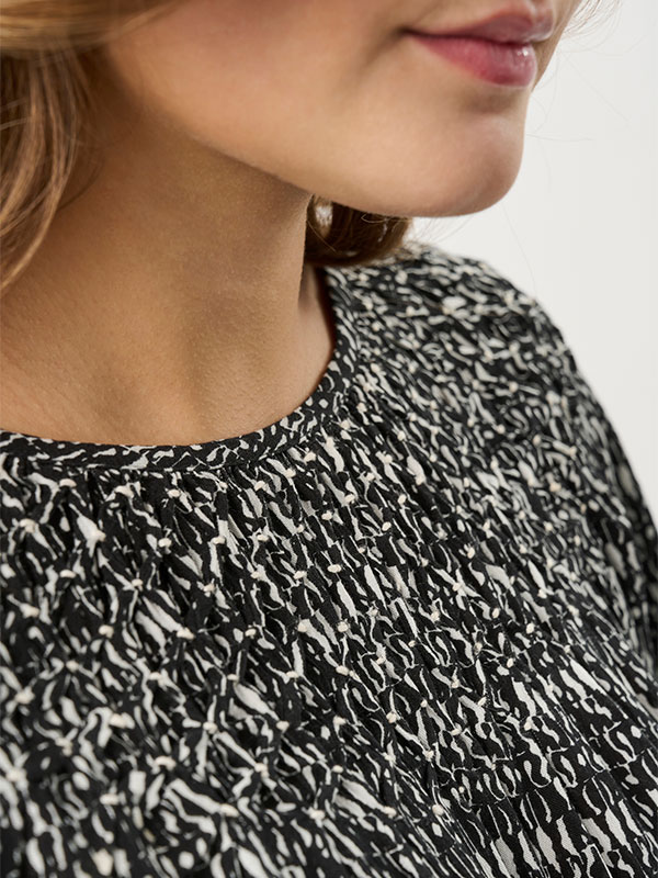 ADREFIKA - Plus Size Bluse fra Adia