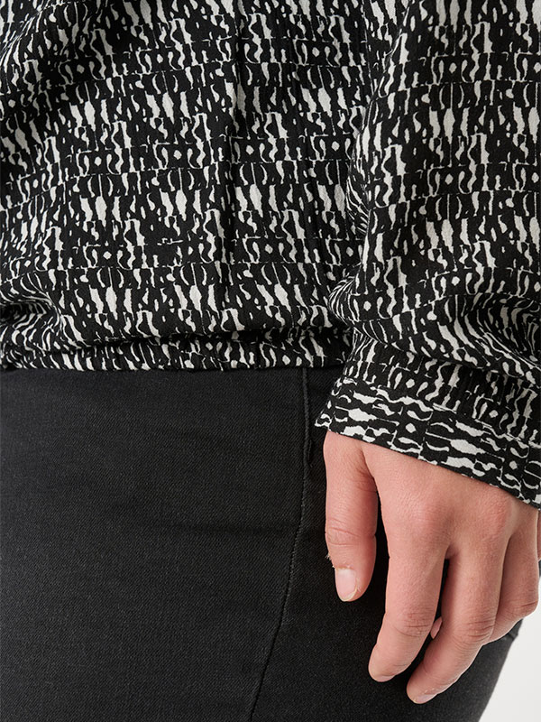 ADREGITTA - Plus Size Bluse fra Adia