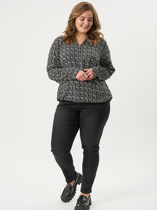ADREGITTA - Plus Size Bluse fra Adia
