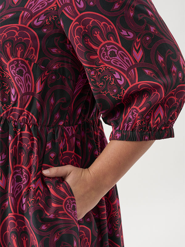 ADRIGMOR - Plus Size Kjole fra Adia