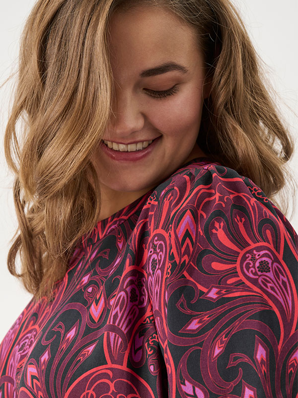 ADRIGMOR - Plus Size Kjole fra Adia