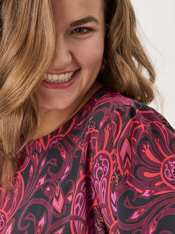 ADRIGMOR - Plus Size Kjole fra Adia