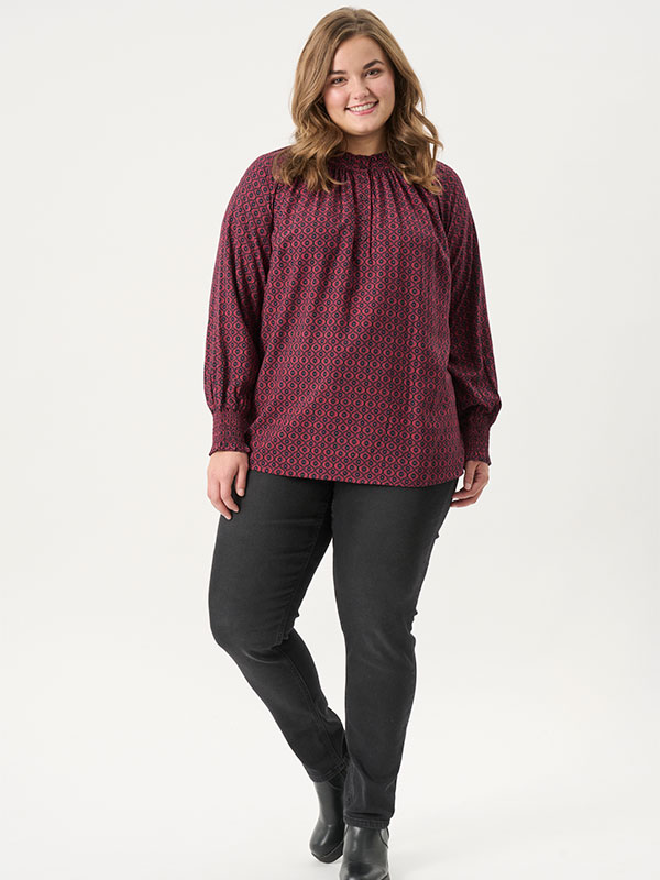 ADROMA - Plus Size Bluse fra Adia