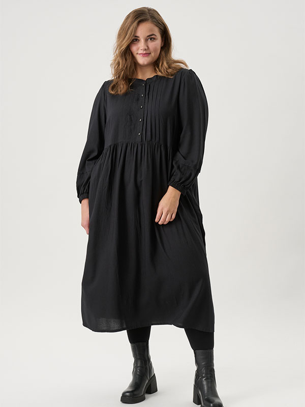 ADROXANNE - Plus Size Kjole fra Adia