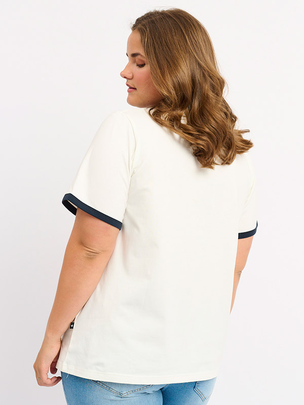 ADVALDIS - Plus Size T-shirt fra Adia